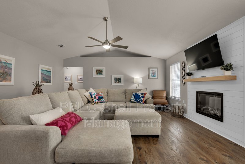 3bed 2bath Gulf Breeze, Yard, Great Schools, No HOA, $374,900 property image