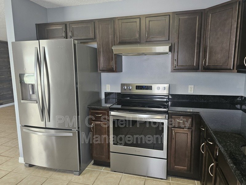 Fantastic 3 Bed 2 Bath on Corner Near NAS Pensacola Pet Friendly property image
