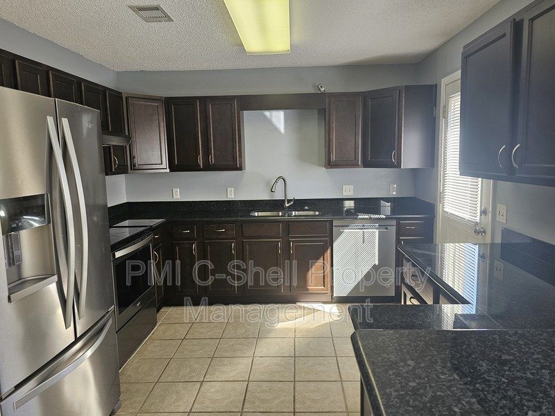 Fantastic 3 Bed 2 Bath on Corner Near NAS Pensacola Pet Friendly property image