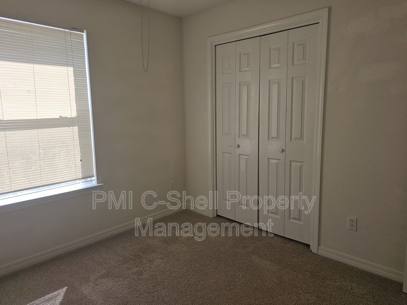 Fantastic 3 Bed 2 Bath on Corner Near NAS Pensacola Pet Friendly property image