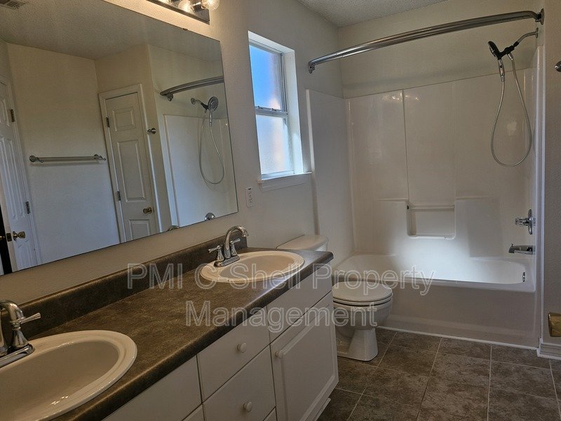 Fantastic 3 Bed 2 Bath on Corner Near NAS Pensacola Pet Friendly property image