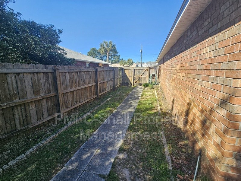 Fantastic 3 Bed 2 Bath on Corner Near NAS Pensacola Pet Friendly property image
