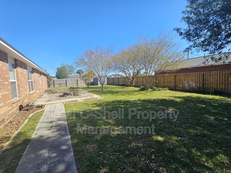 Fantastic 3 Bed 2 Bath on Corner Near NAS Pensacola Pet Friendly property image