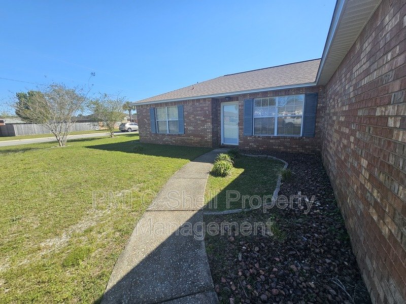 Fantastic 3 Bed 2 Bath on Corner Near NAS Pensacola Pet Friendly property image