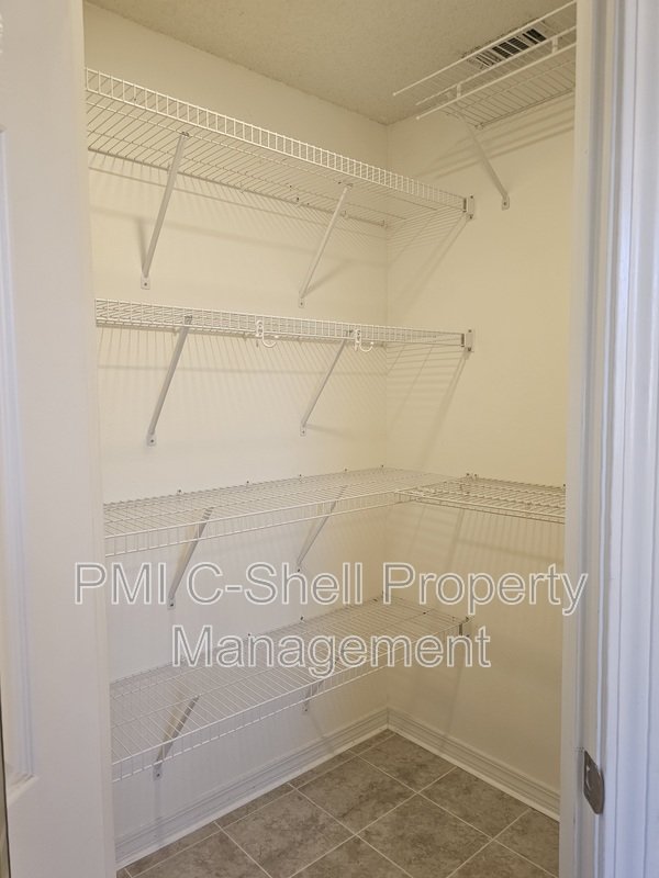 Fantastic 3 Bed 2 Bath on Corner Near NAS Pensacola Pet Friendly property image