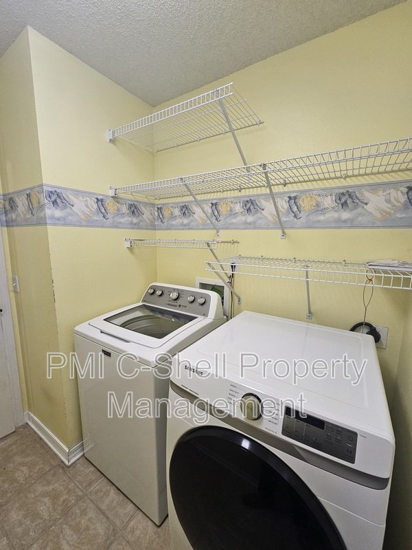 Fantastic 3 Bed 2 Bath on Corner Near NAS Pensacola Pet Friendly property image